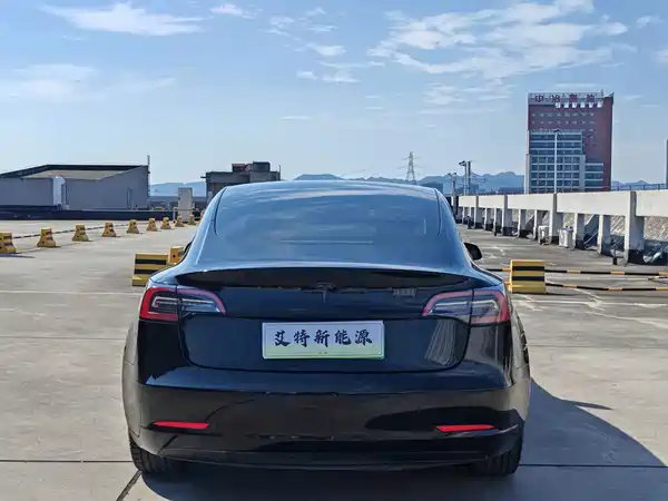 Tesla Model 3 2023