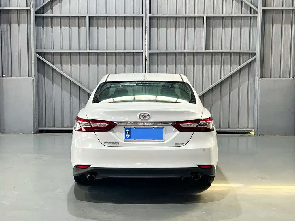 Toyota Camry 2021 — фото 8