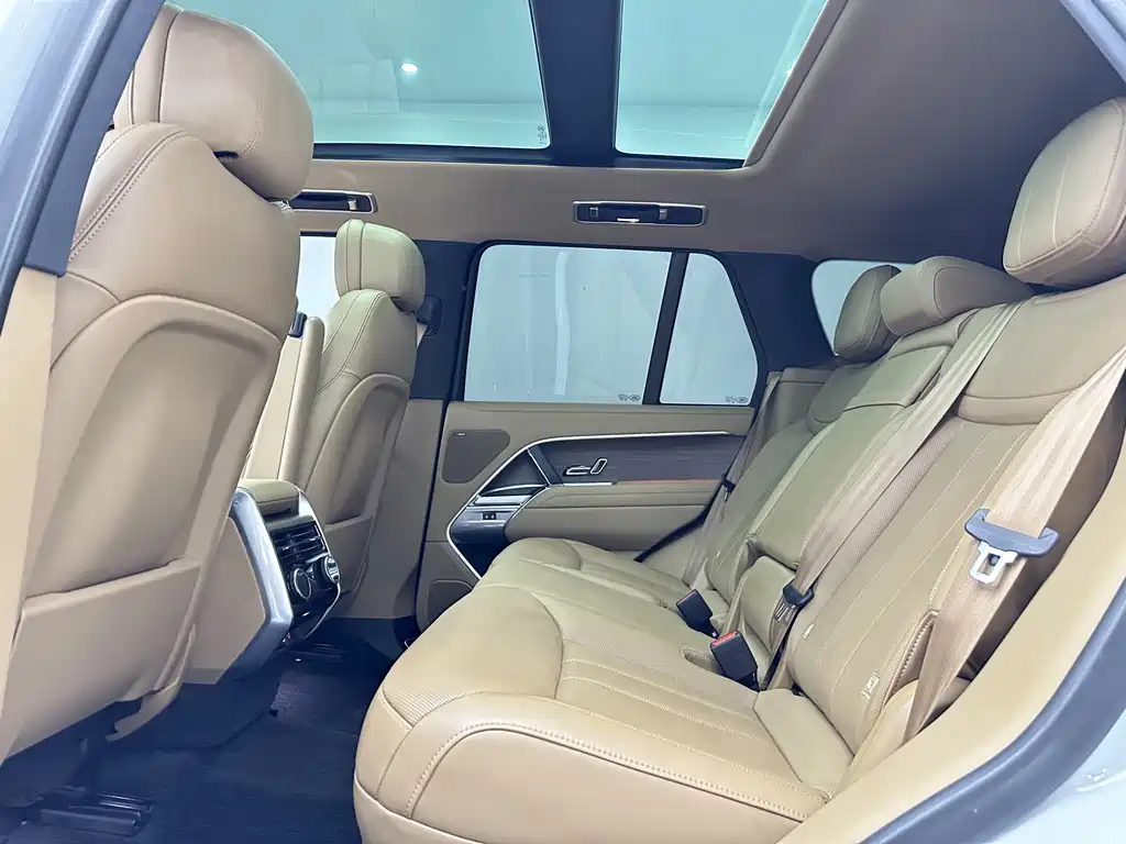Land Rover Range Rover 2024 — фото 11