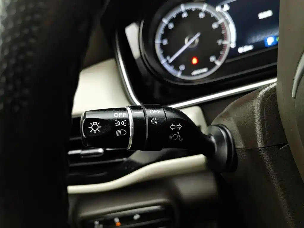 GAC Trumpchi M6 2020 — фото 21