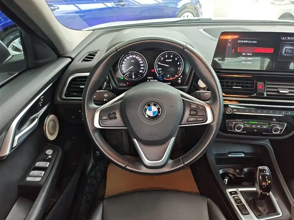 BMW 1 Series 2023 — фото 11