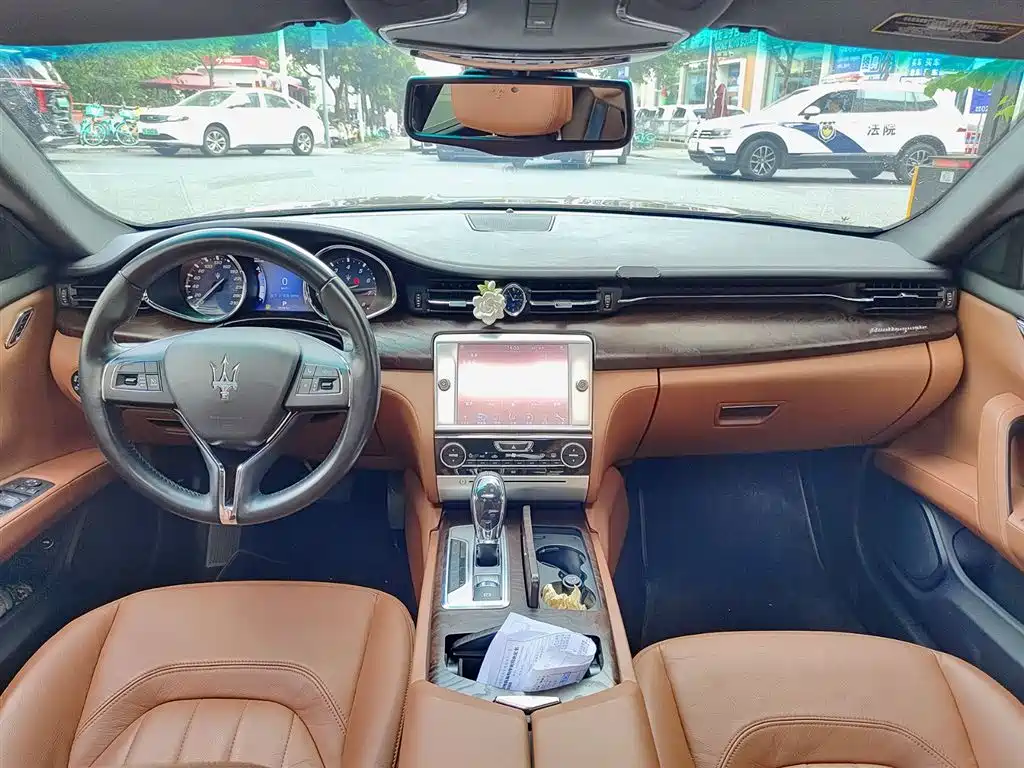 Maserati Quattroporte 2015 — фото 10