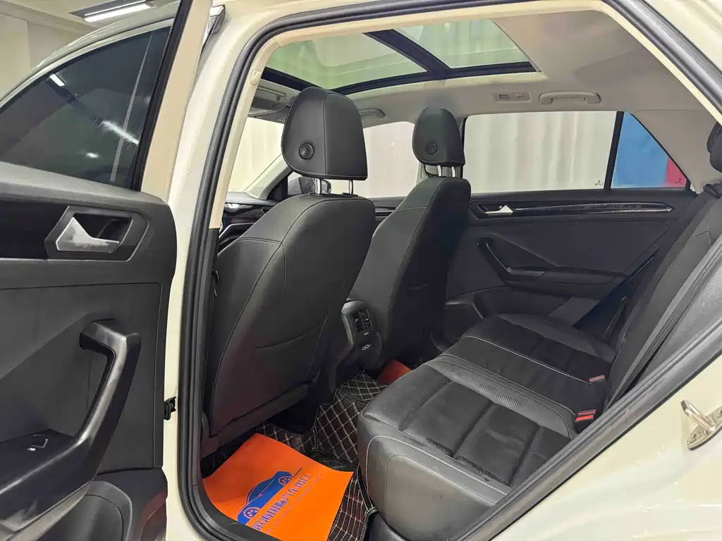 Volkswagen T-Roc 2022 — фото 8