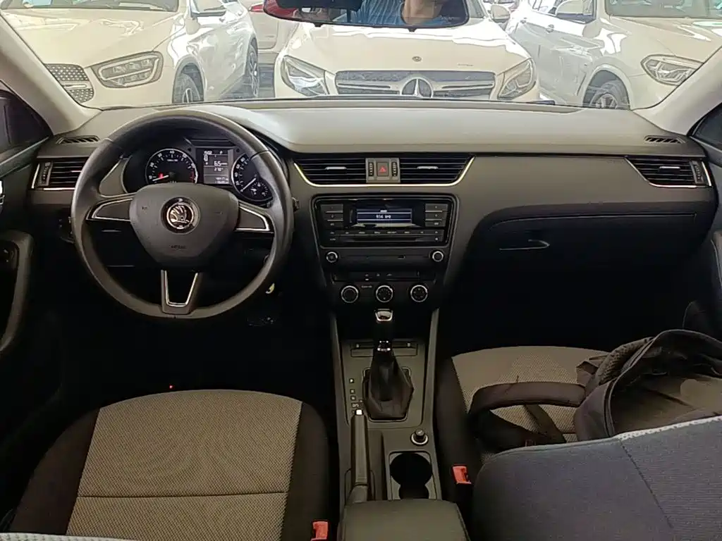 Skoda Octavia 2018 — фото 10