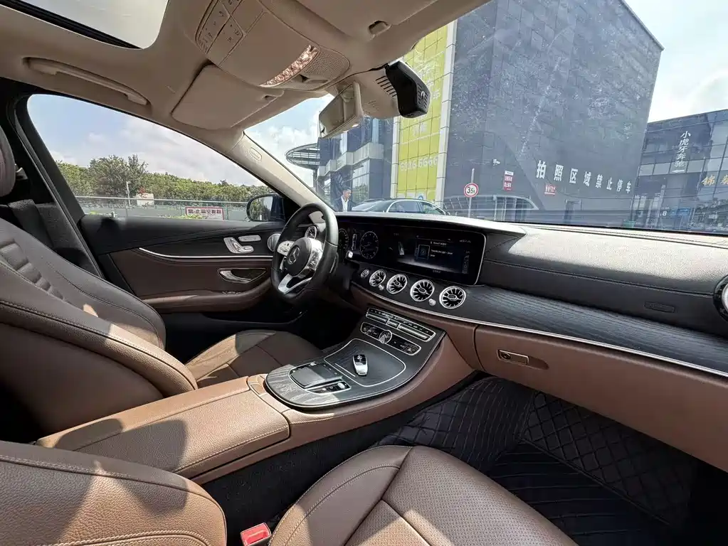 Mercedes-Benz E-Class 2019 — фото 24