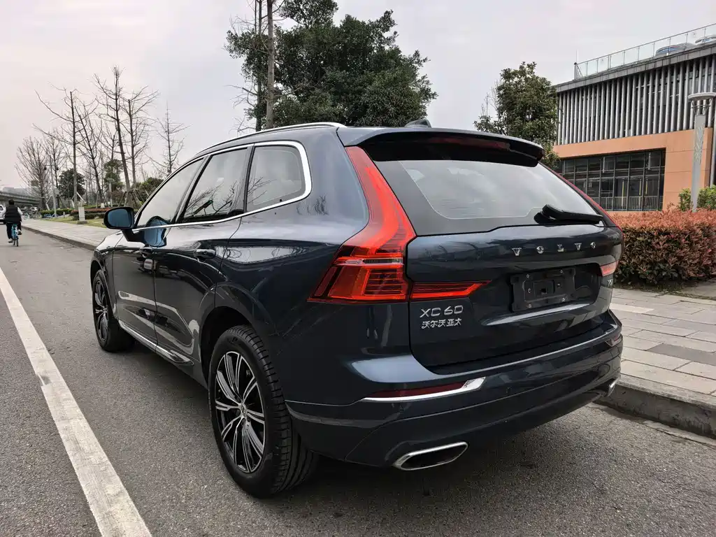 Volvo XC60 2020 — фото 20
