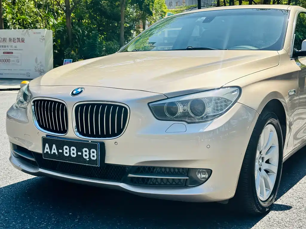 BMW 5 Series GT 2011 — фото 15