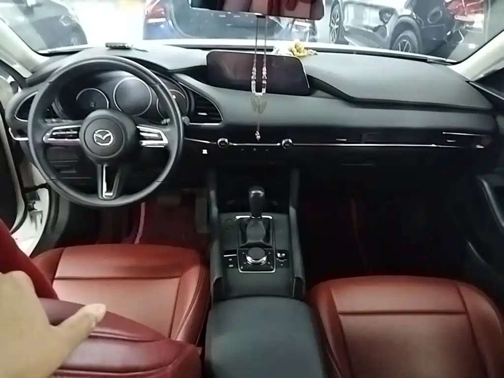 Mazda 3 Axela 2023 — фото 10