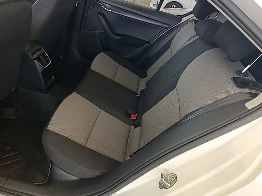 Skoda Octavia 2018 — фото 17