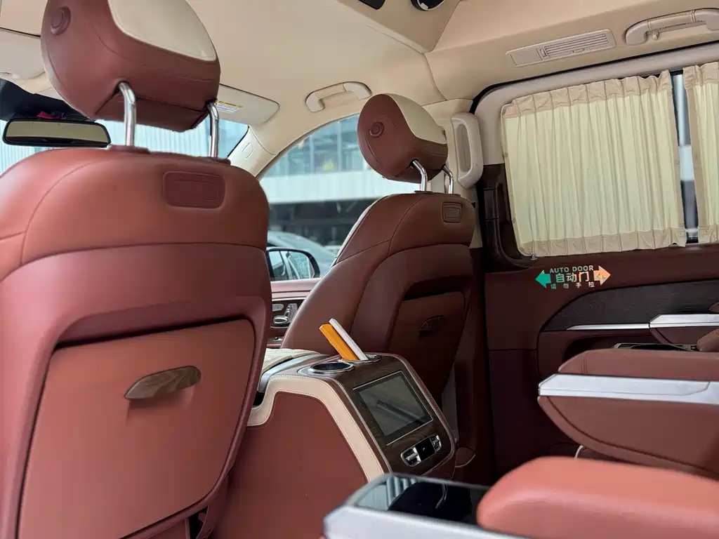 Mercedes-Benz V-Class 2022 — фото 12