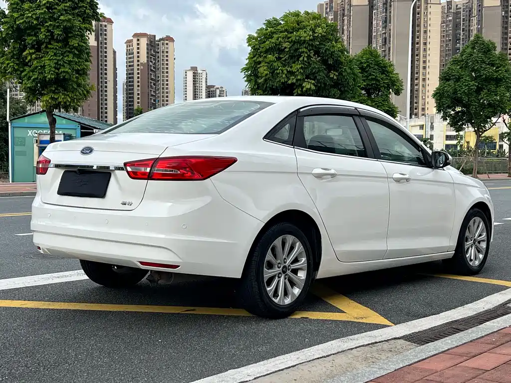 Ford Escort 2015