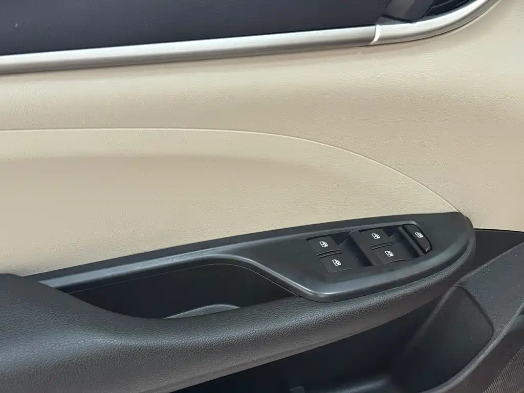 Buick Excelle 2018 — фото 4