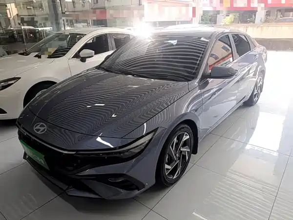 Hyundai Elantra 2025