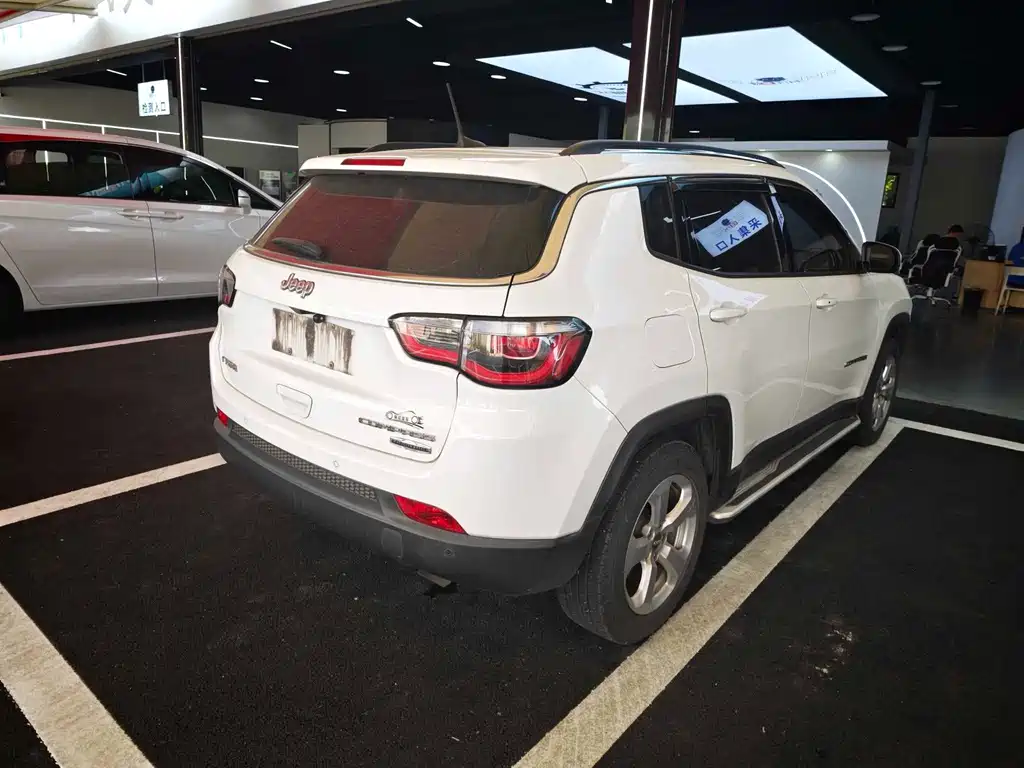 Jeep Compass 2018 — фото 8