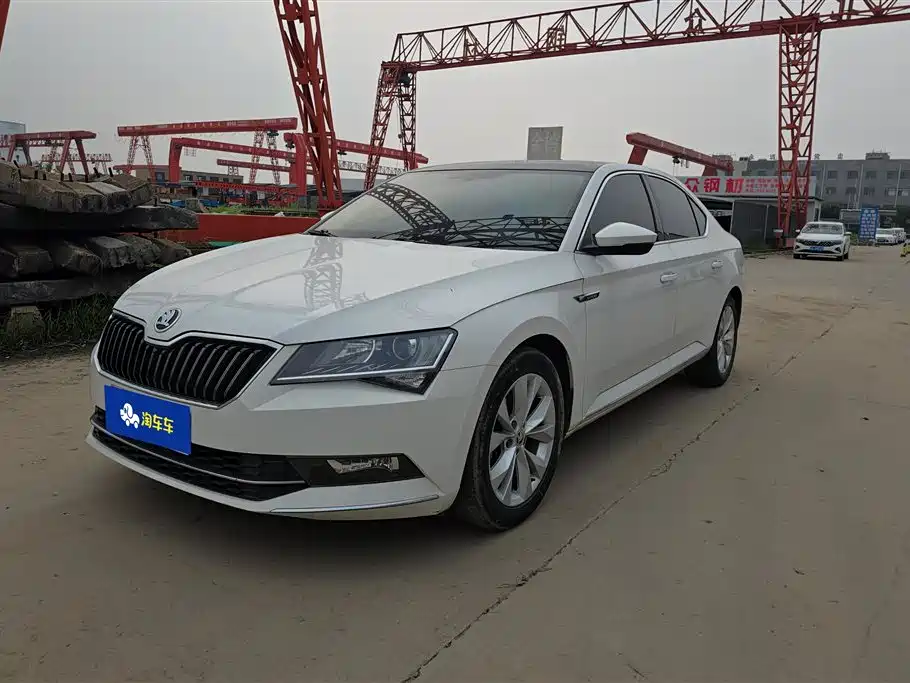 Skoda Superb 2019 — фото 1
