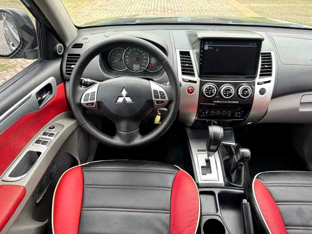Mitsubishi Pajero Sport 2015 — фото 5