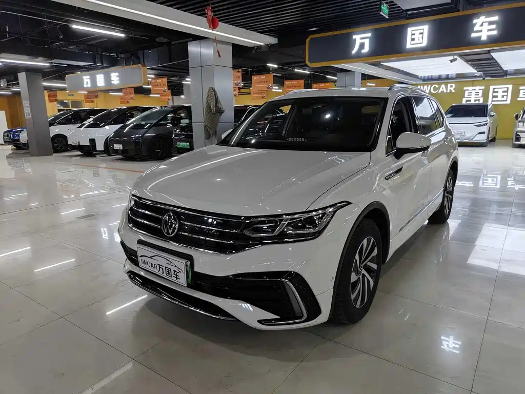 Volkswagen Tiguan L Plug-In Hybrid 2022 — фото 1