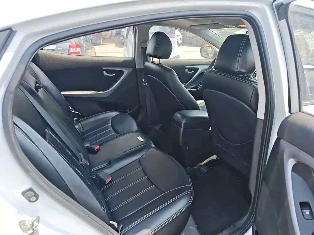 Hyundai Elantra Langdong 2016 — фото 12