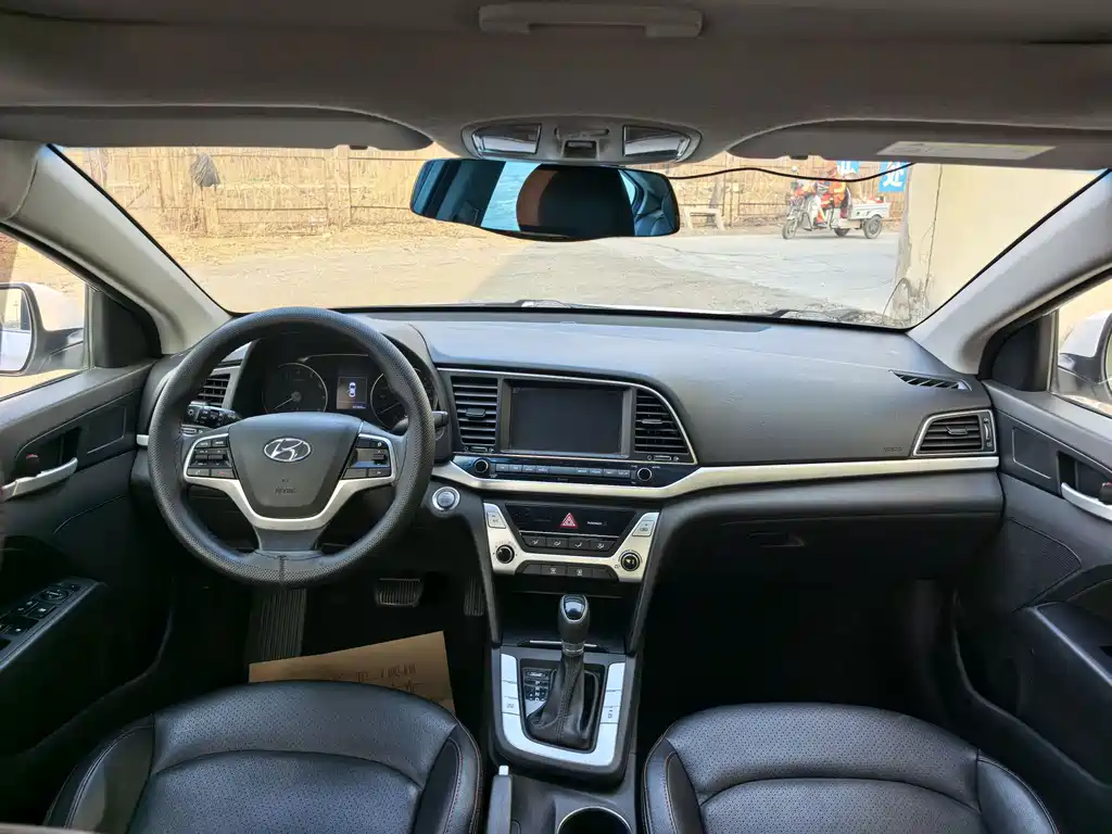 Hyundai Elantra 2019 — фото 4