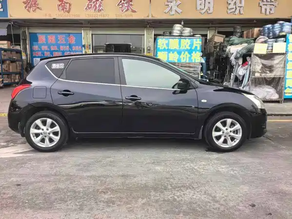Nissan Tiida 2013