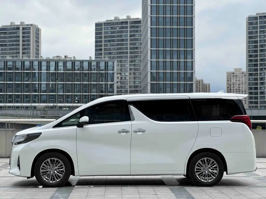 Toyota Alphard 2020 — фото 17
