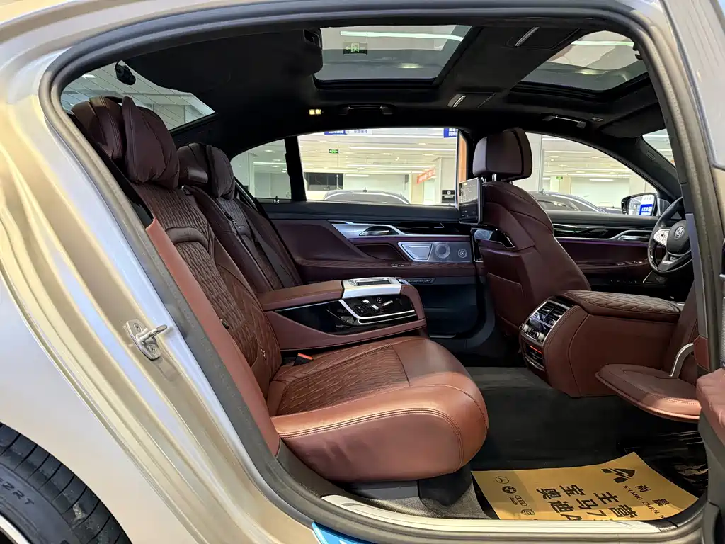BMW 7 Series 2020 — фото 10