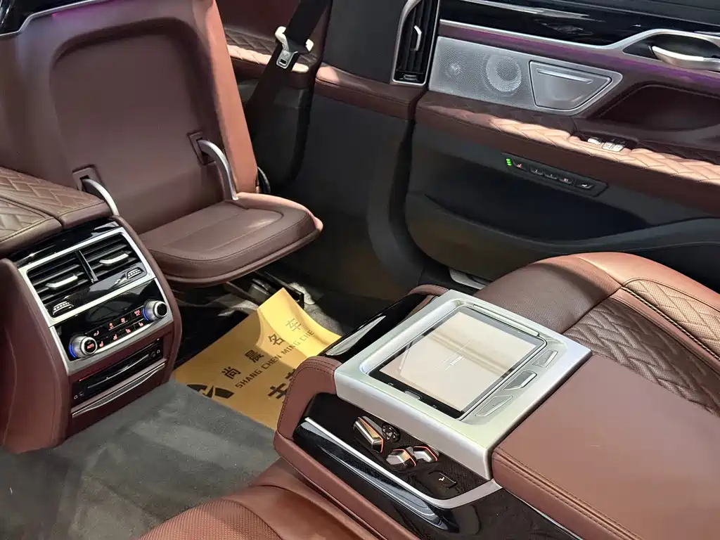 BMW 7 Series 2020 — фото 11