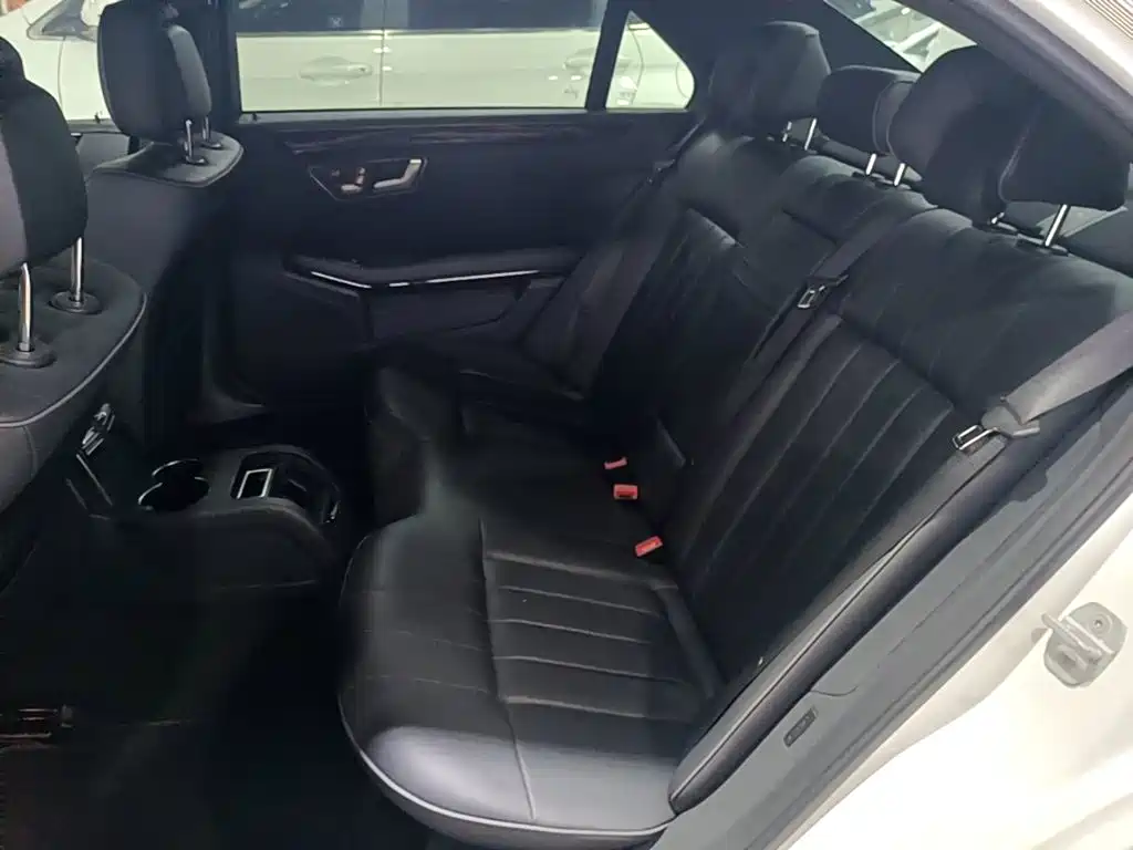 Mercedes-Benz E-Class 2016 — фото 17