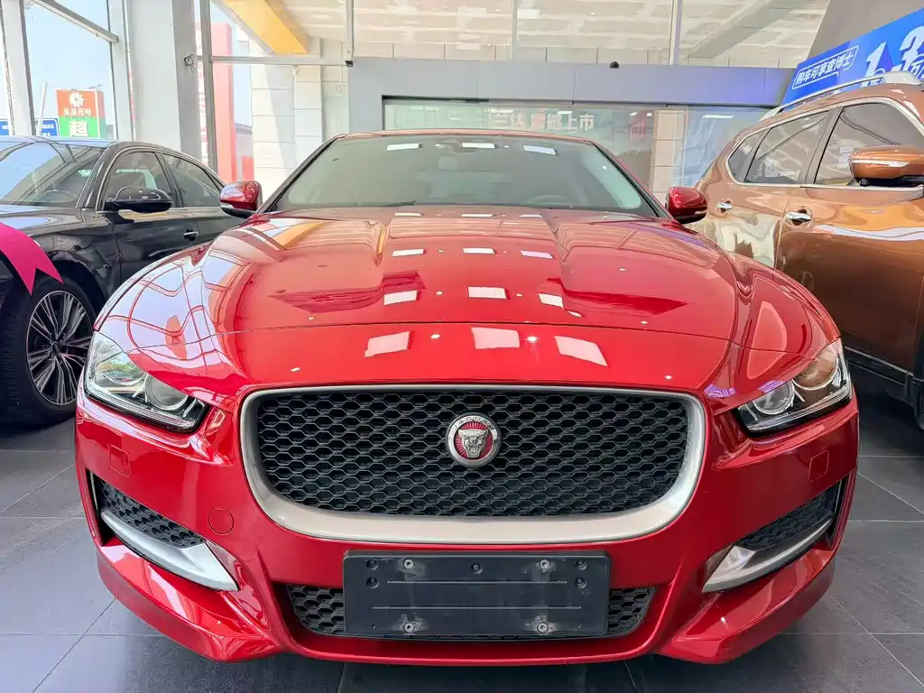 Jaguar XE 2017 — фото 2