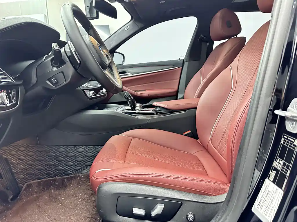 BMW 5 Series 2021 — фото 10