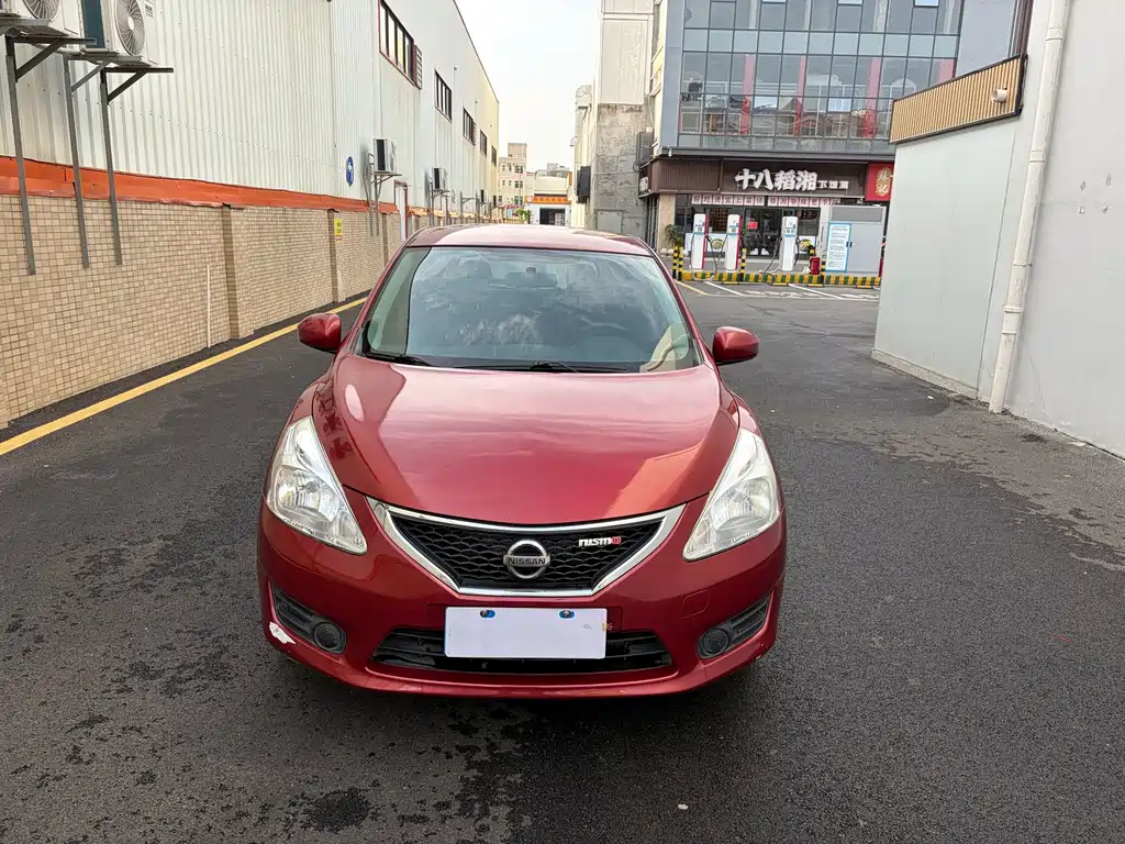 Nissan Tiida 2015 — фото 2