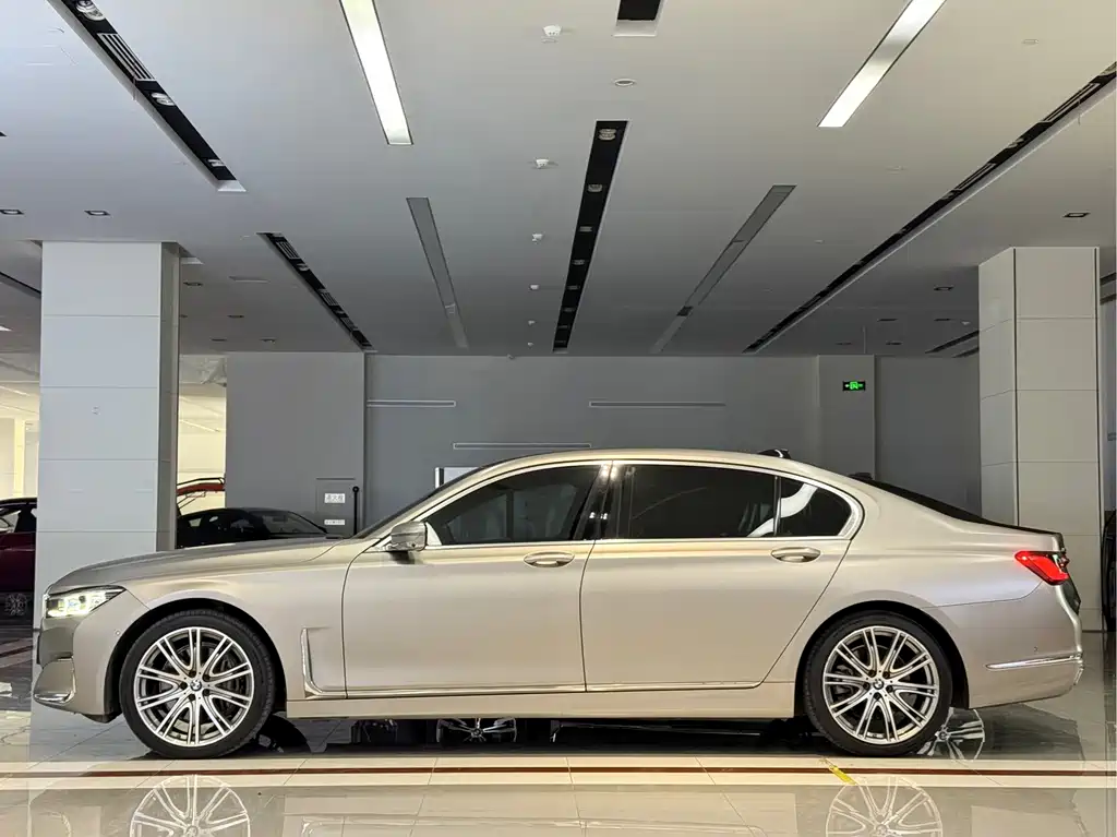 BMW 7 Series 2020 — фото 17