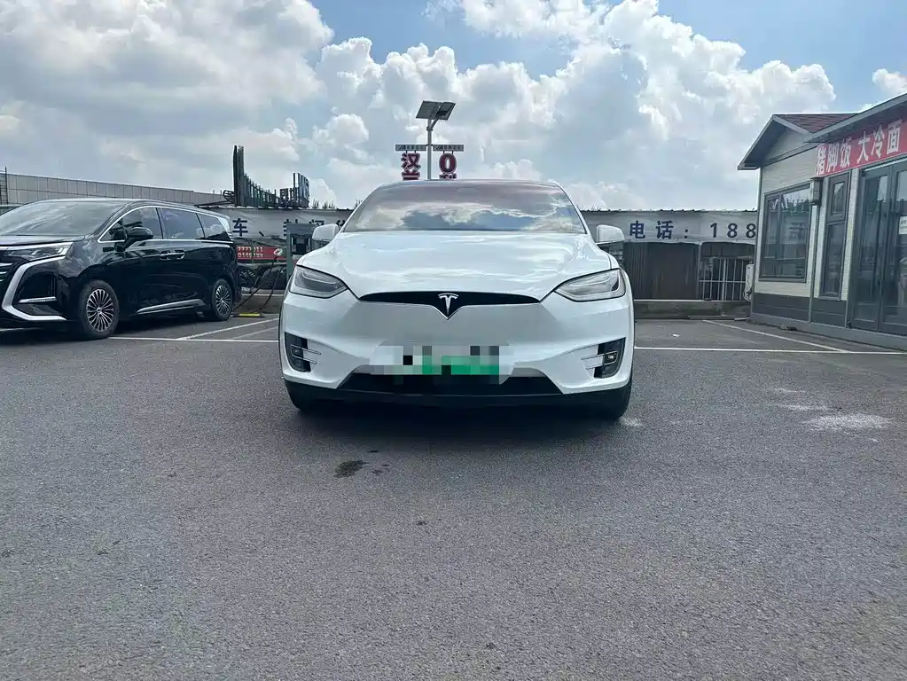 Tesla Model X 2018 — фото 2