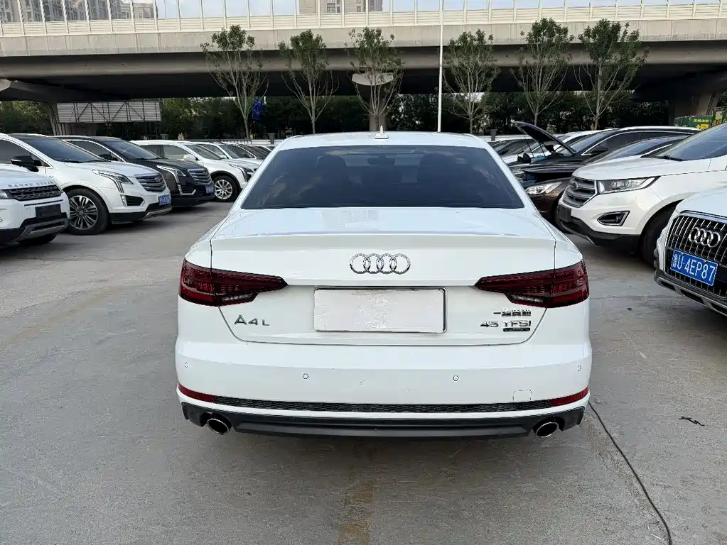 Audi A4L 2018 — фото 11