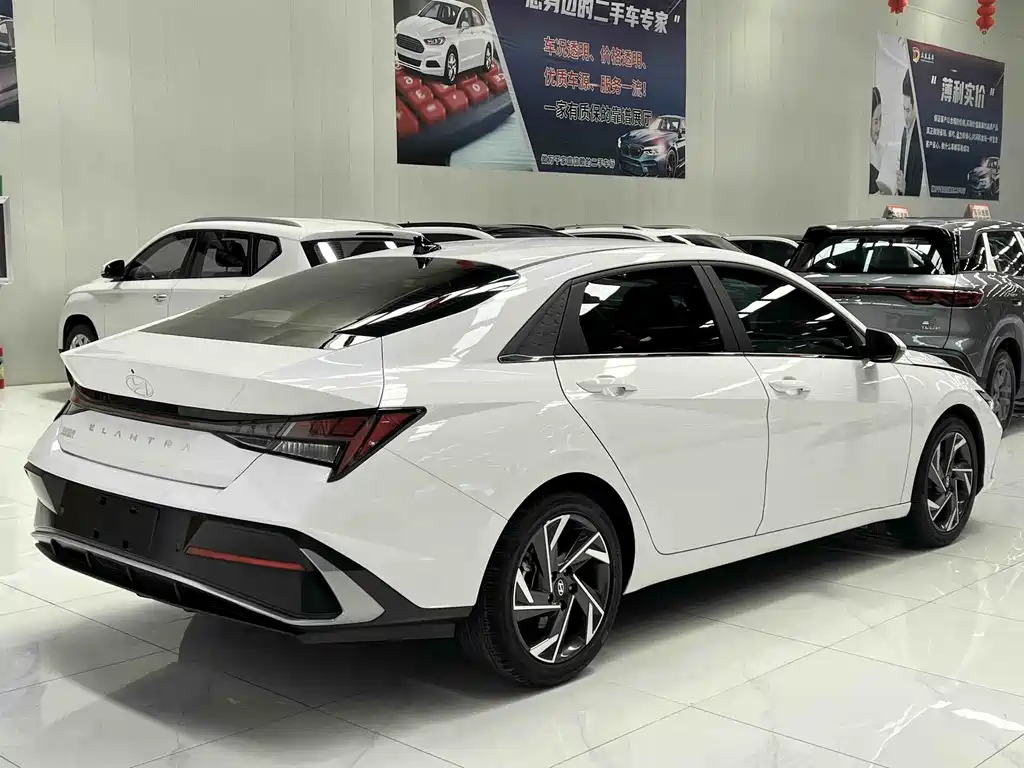 Hyundai Elantra 2023