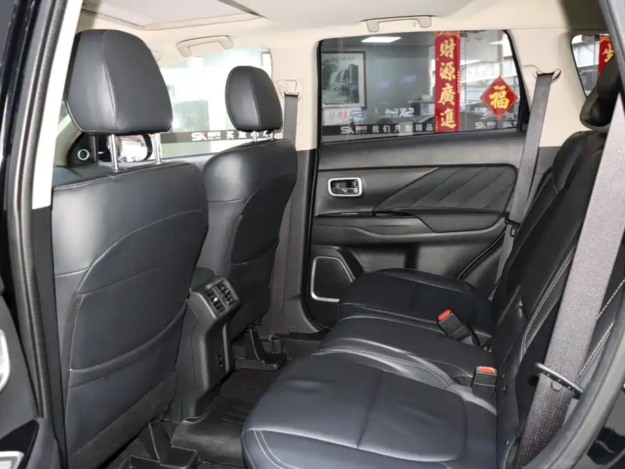 Mitsubishi Outlander 2020 — фото 10