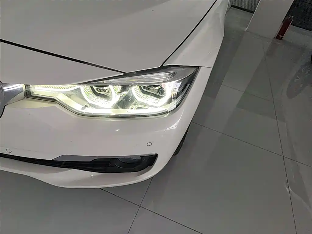 BMW 3 Series 2017 — фото 24
