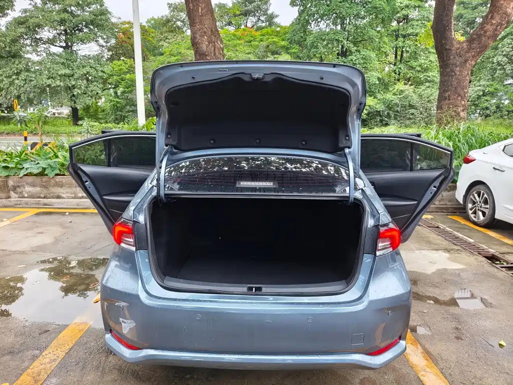 Toyota Corolla 2022 — фото 11
