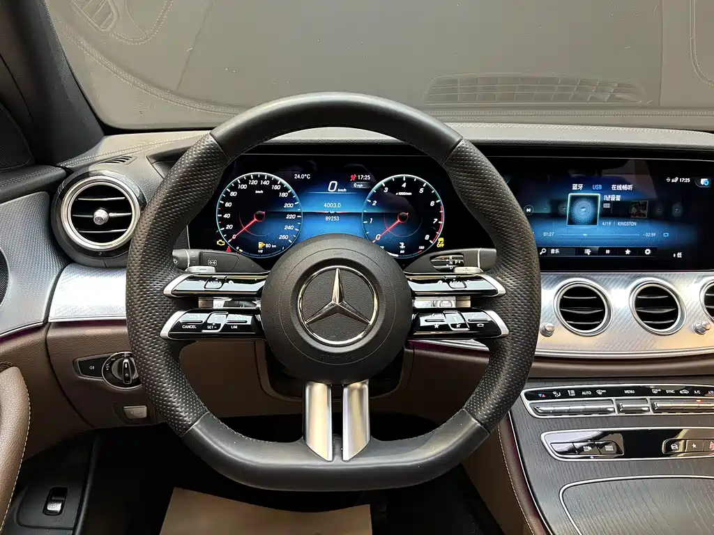 Mercedes-Benz E-Class 2023 — фото 12