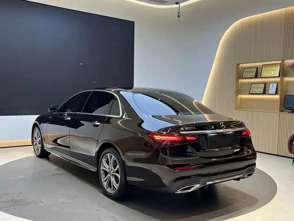 Mercedes-Benz E-Class 2023 — фото 5