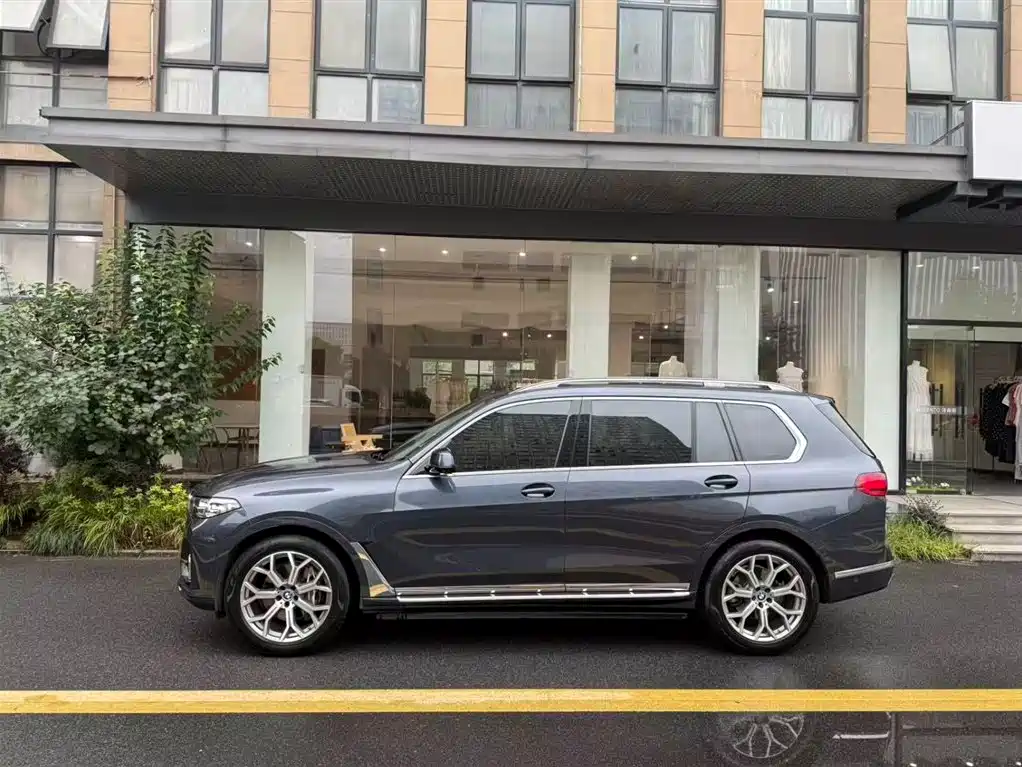 BMW X7 2021