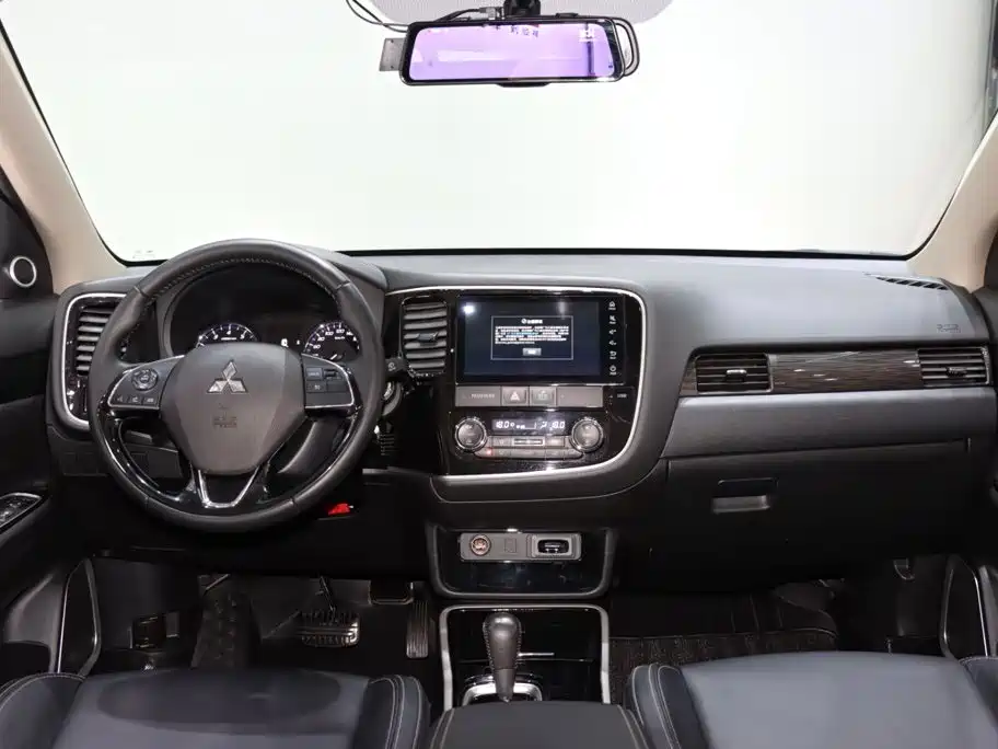 Mitsubishi Outlander 2020 — фото 11
