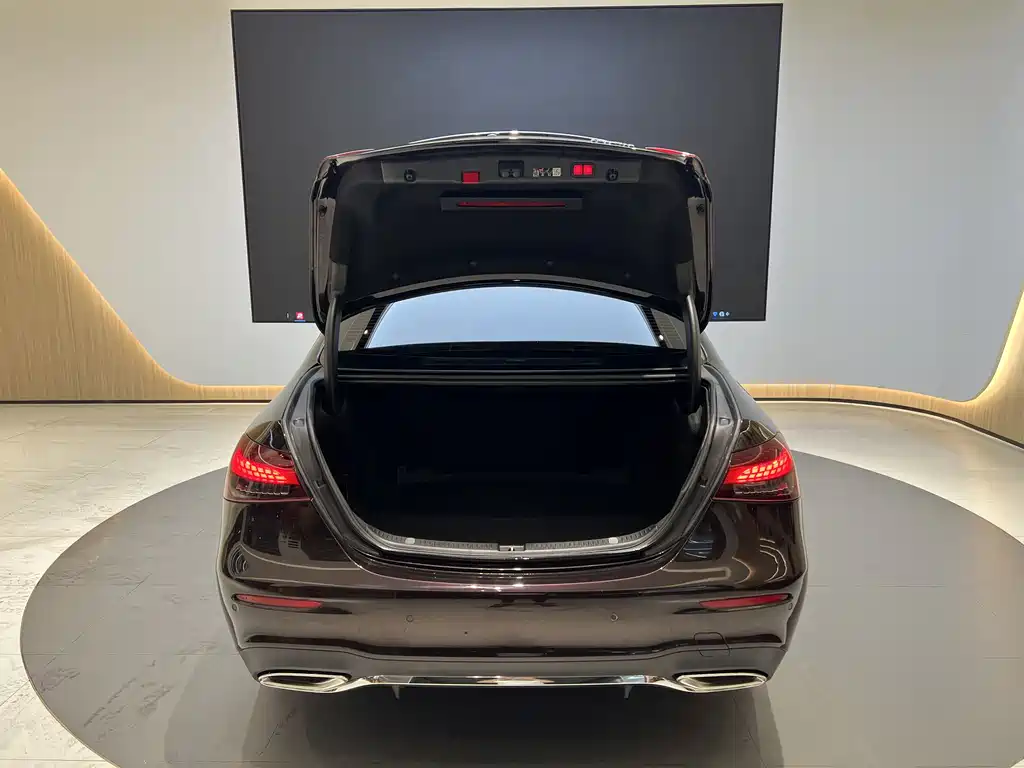 Mercedes-Benz E-Class 2023 — фото 15