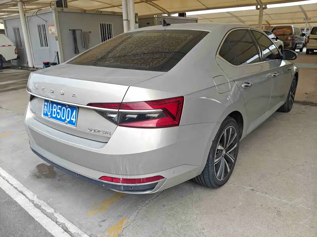 Skoda Superb 2021 — фото 13