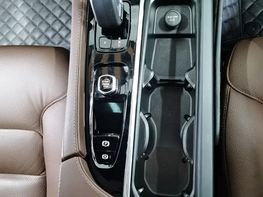 Volvo XC90 2024 — фото 23