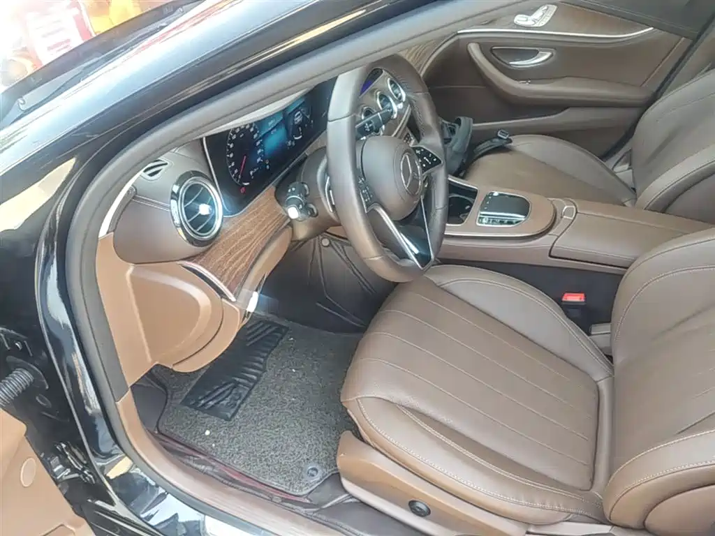 Mercedes-Benz E-Class 2023 — фото 16