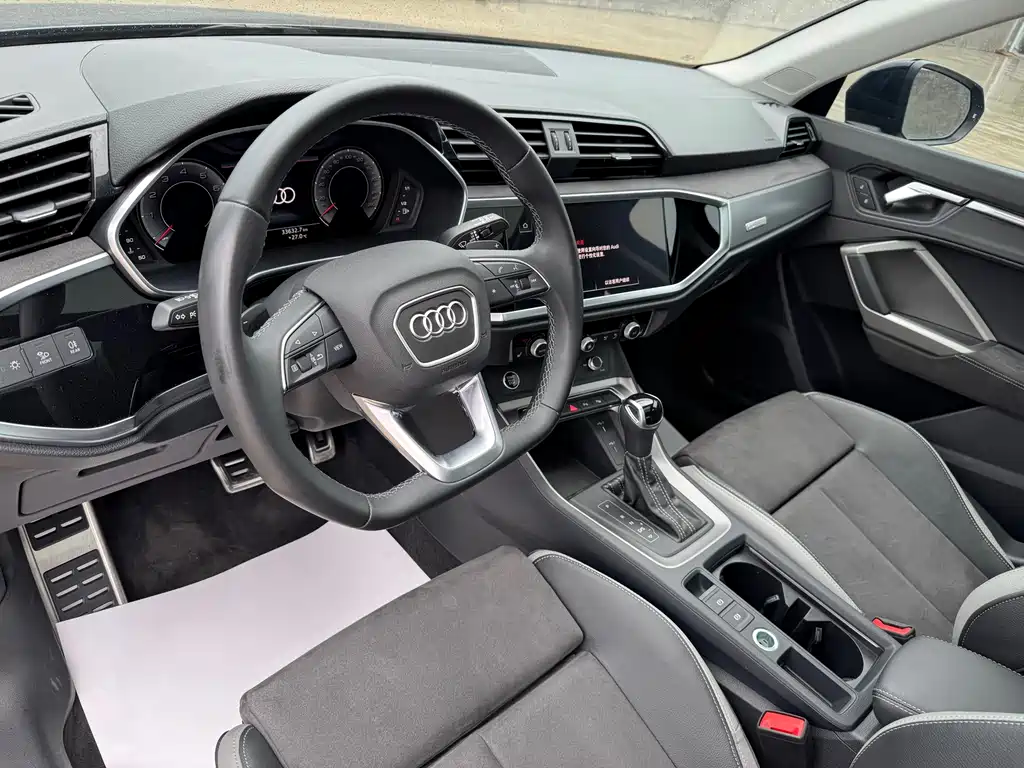 Audi Q3 2023 — фото 16