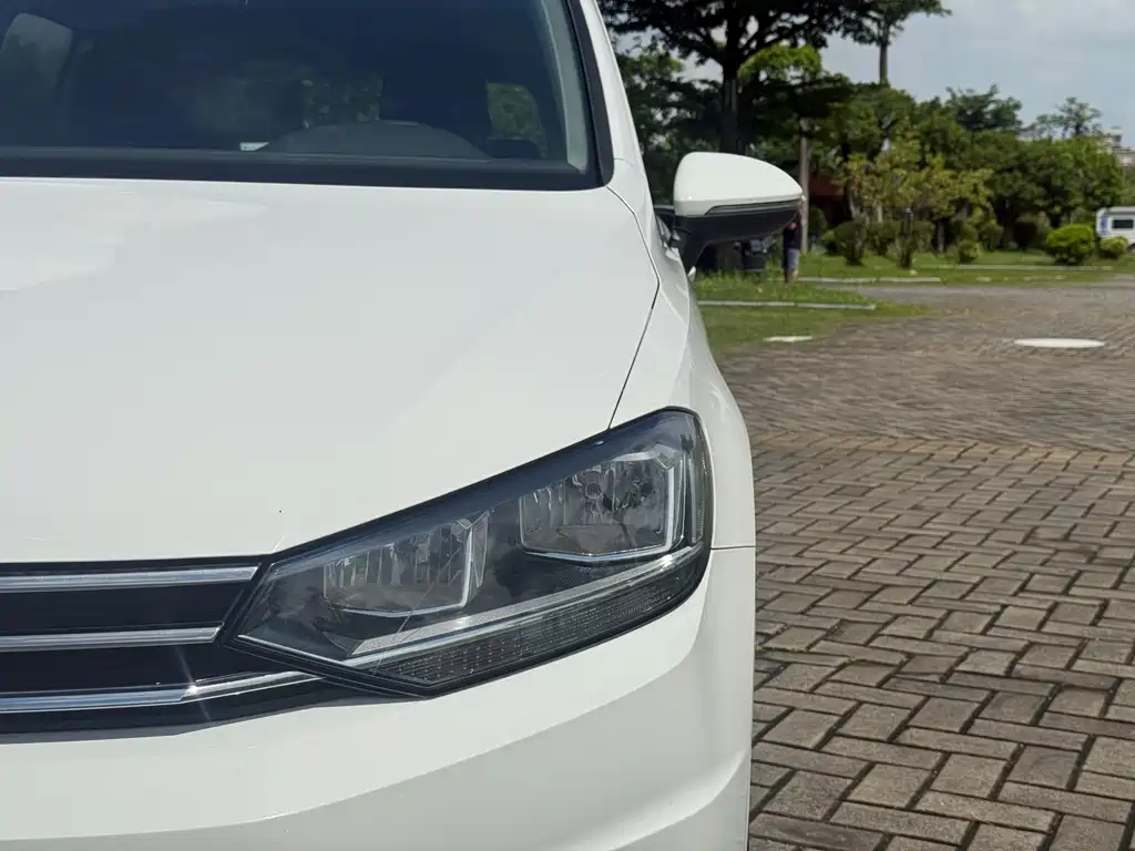 Volkswagen Touran 2017 — фото 19