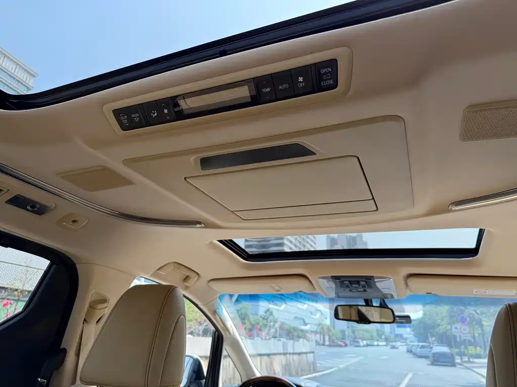 Toyota Alphard 2017 — фото 28
