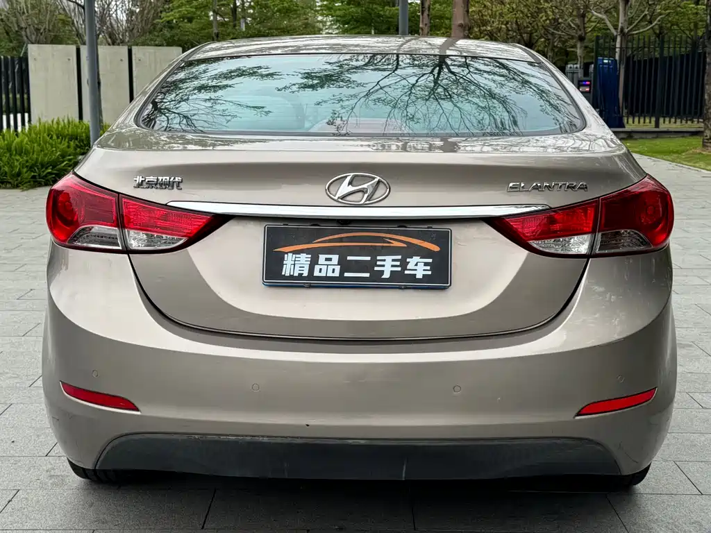 Hyundai Elantra 2016 — фото 19